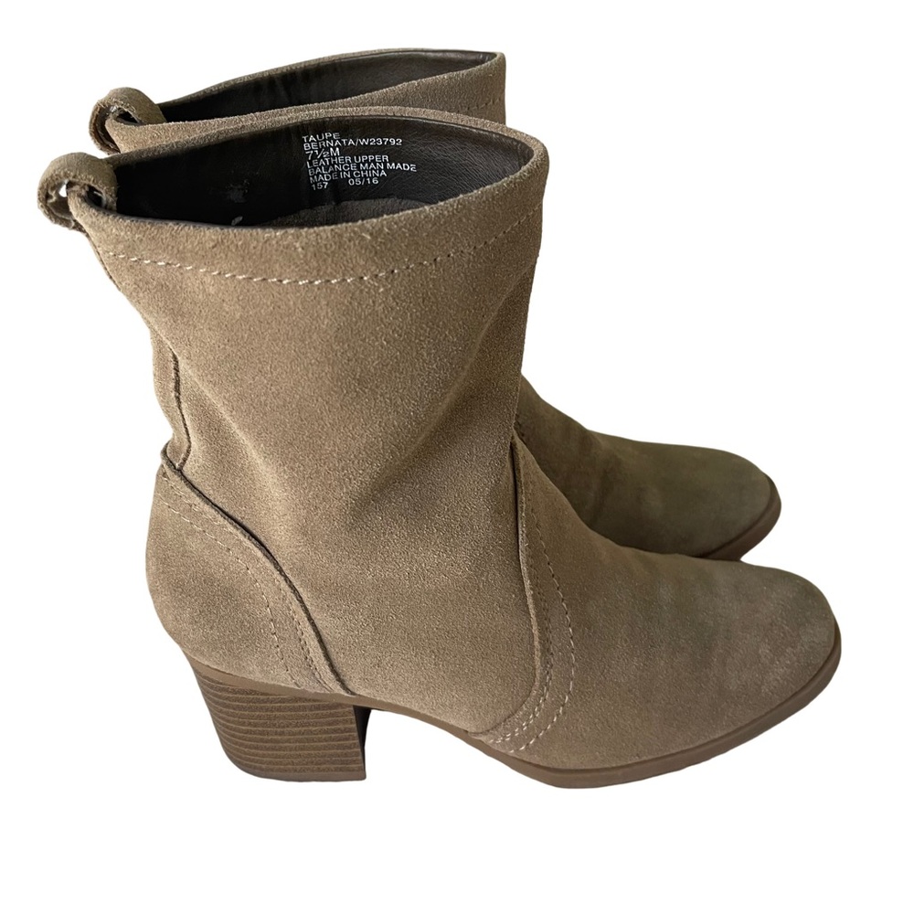 White Mountain Tan Suede Leather Ankle Boot Booties with Block Heel. Siz…